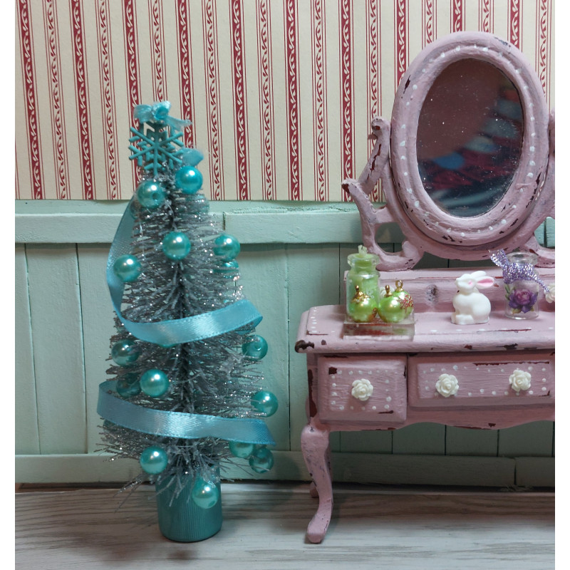 Dollhouse 1:12. Medium Christmas tree.