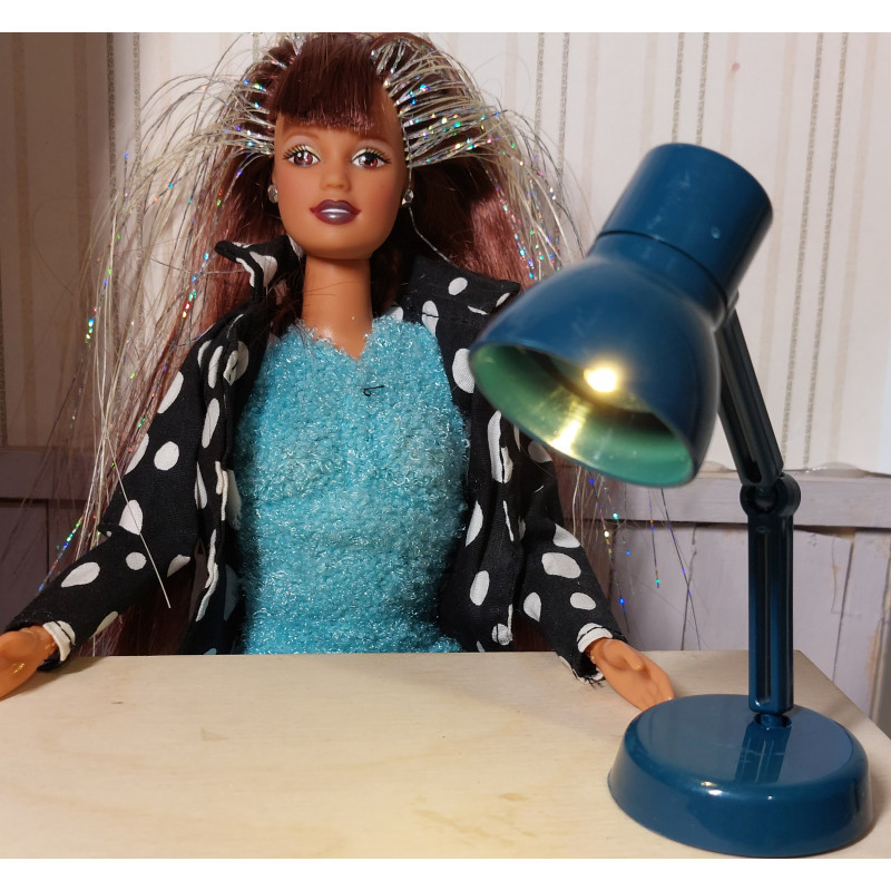 Nines 1:6 Barbie. Llum de taula LED. Blava