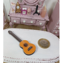 Casas de muñecas 1:12. MUSICA. Guitarra española
