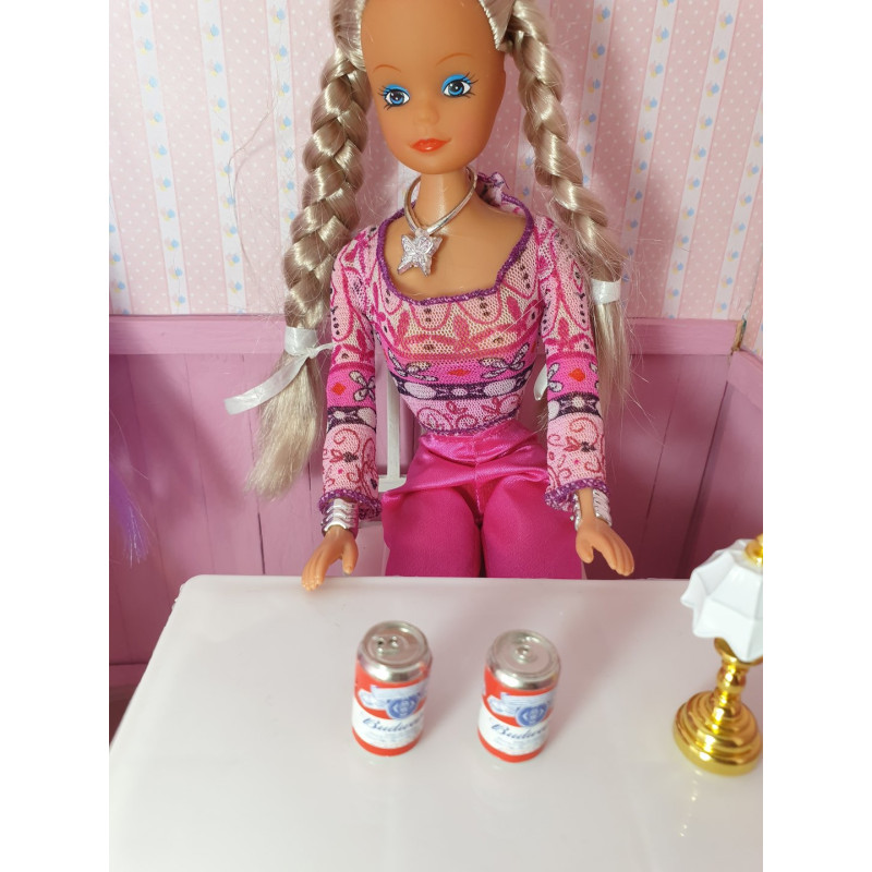 .Barbie dolls. Lot 2 cans of beer. BUDWEISER.