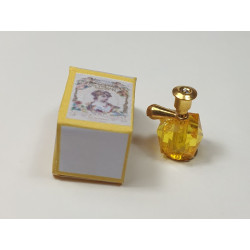Casa muñecas 1:12. Perfume miniatura con caja. Amarillo