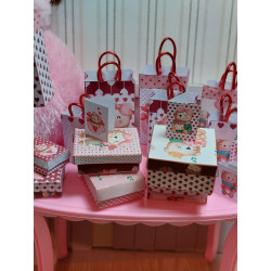 Muñecas 1:6. Barbie. Conjunto bolsas y cajas San Valentín.