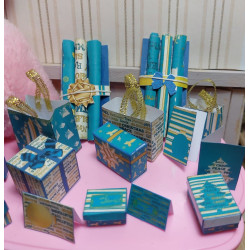 Nines 1:6 .Barbie. Conjunt caixes de regal. azul y oro