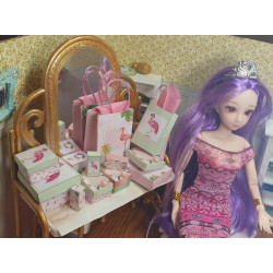 Muñecas 1:6 .Barbie. Conjunto cajas y bolsas de regalo . Flamencos