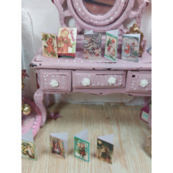 Maison de poupée 1:12. Boîte avec cartes postales de Noël