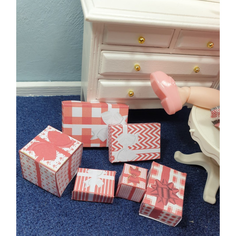 Doll House 1:12 Gift Box Set. RED AND WHITE