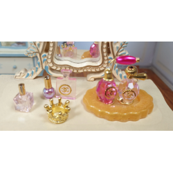 1:12 doll house. Very complete toilet perfume set.