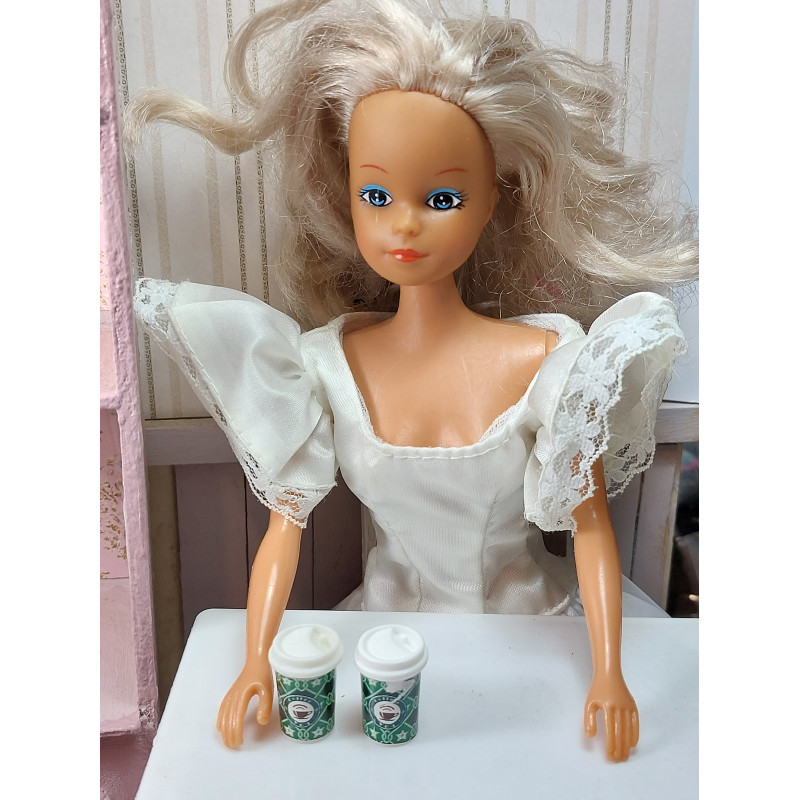 Muñecas 1:6 . Barbie. Lote  tazas de café. Navideñas