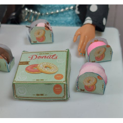 1:6 Pullip dolls etc. Set of boxes for donuts. Packages for 6 and for 4 plus individual