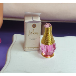 Canells 1: 6 Barbie. Perfum DIOR amb la seva caixa.