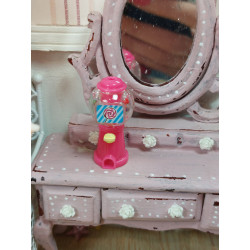 1:12 doll house. Little candy machine.