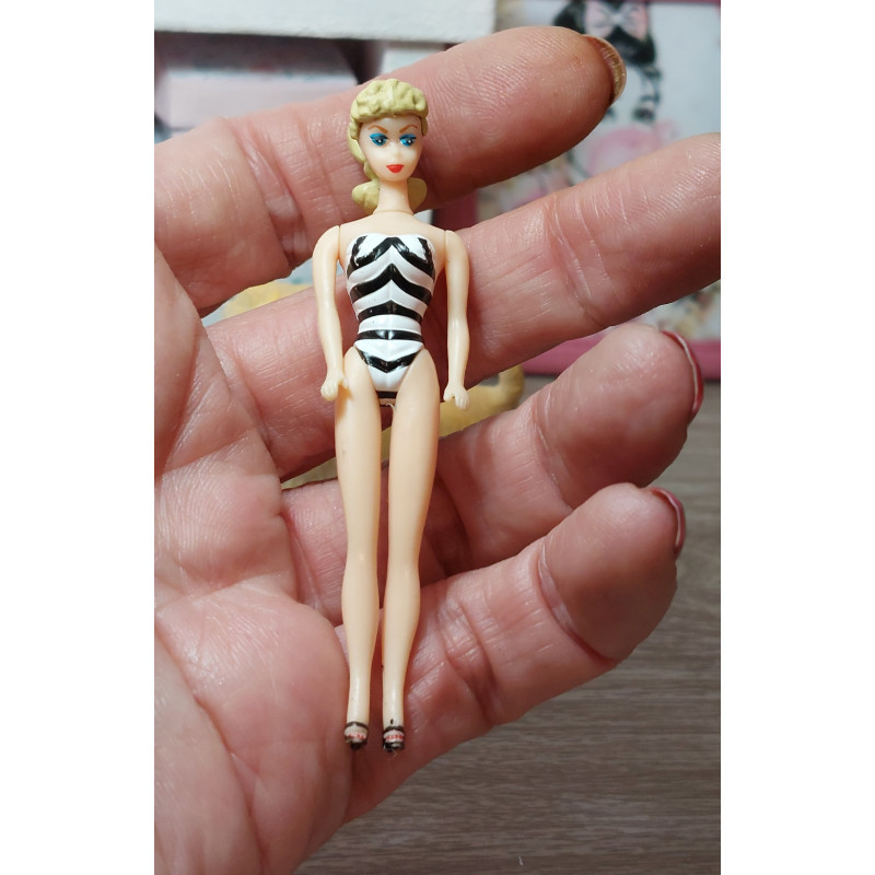 Miniatures à l'échelle 1:6. poupée jouet de style rétro