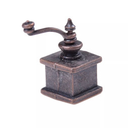 Dolls 1:6 Blythe. Old coffee grinder.