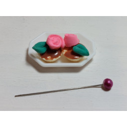 Dollhouse 1:12. Lot of 2 Valentine's Day cupcakes
