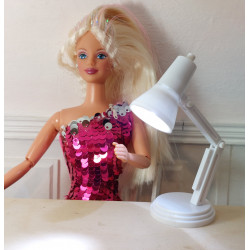 Muñecas 1:6 Barbie. Lámpara de mesa LED. Blanca