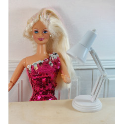 Nines 1:6 Barbie. Llum de taula LED. Blanca